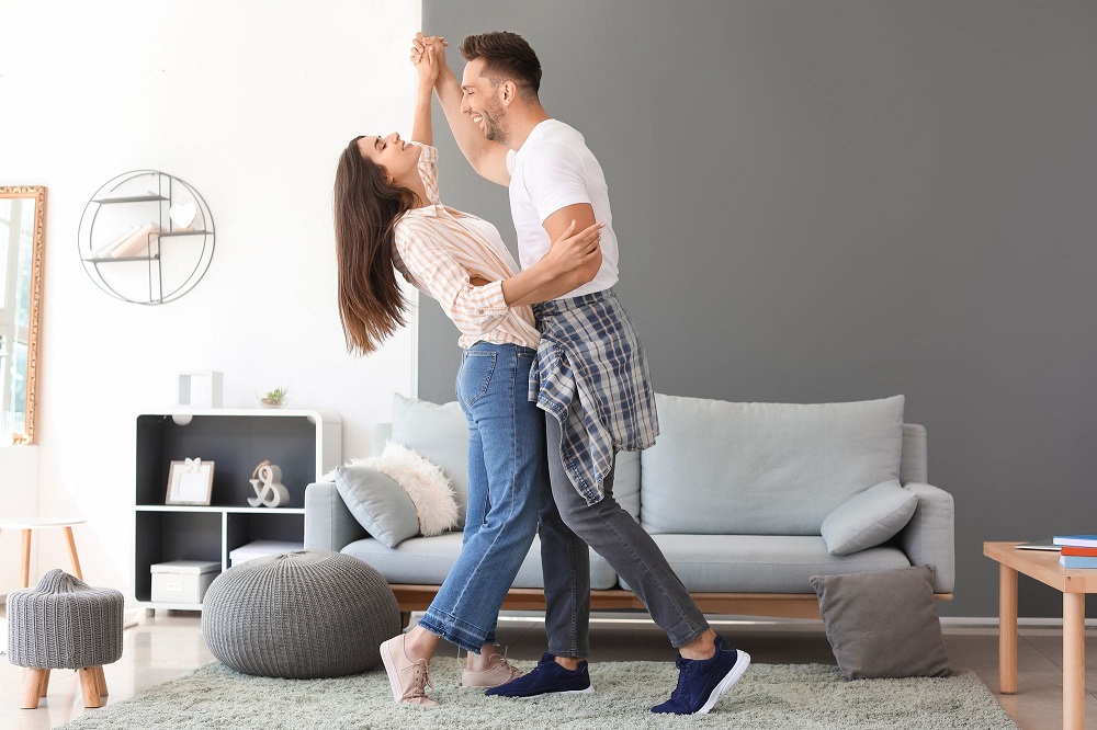 Top Tips For Pretty Young Couples Looking For Home For Rent
