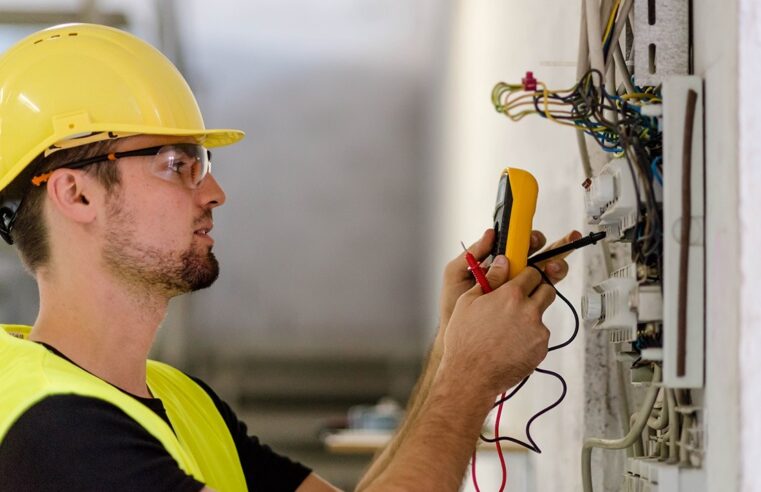 Choose an Experienced and Licensed Electrician for Your House