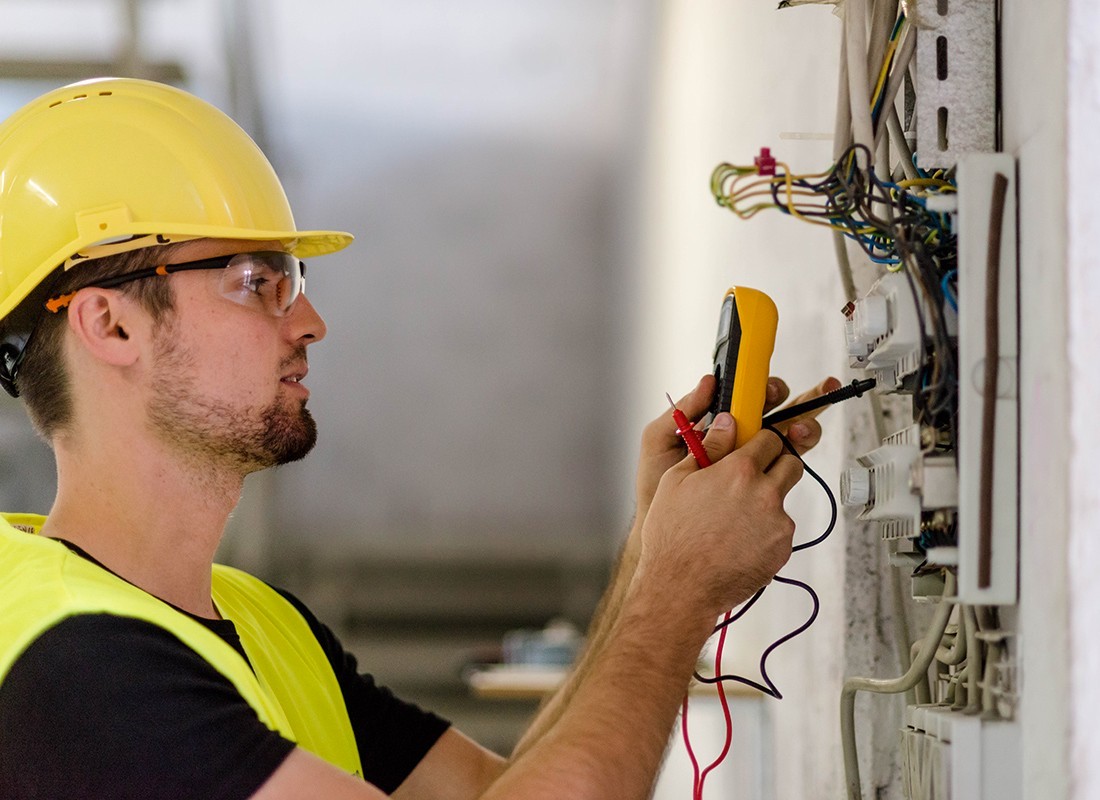 Choose an Experienced and Licensed Electrician for Your House