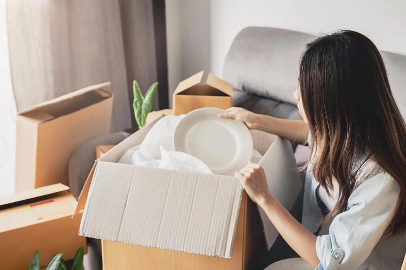 Decluttering Tips for Moving Homes