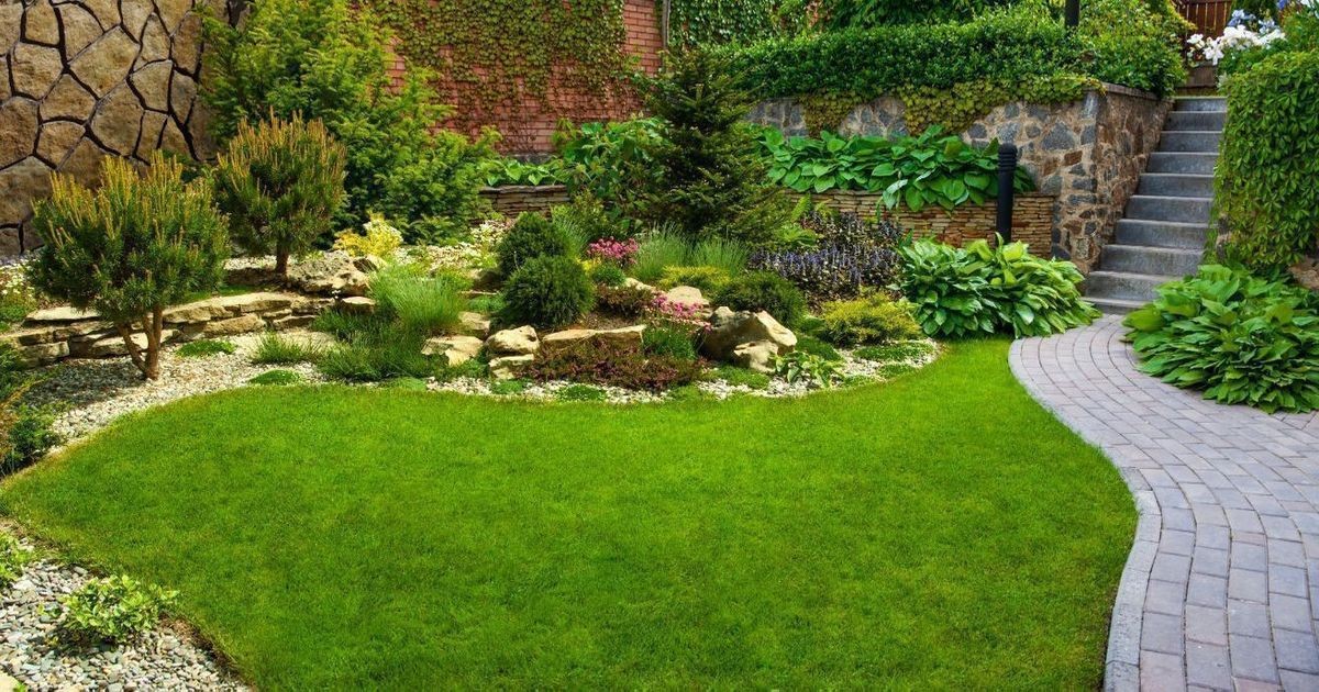 How Landscape Designers Create Year-Round Garden Beauty: Tips and Tricks