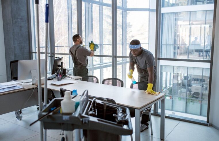 What a Comprehensive Commercial Office Cleaning Service Should Include