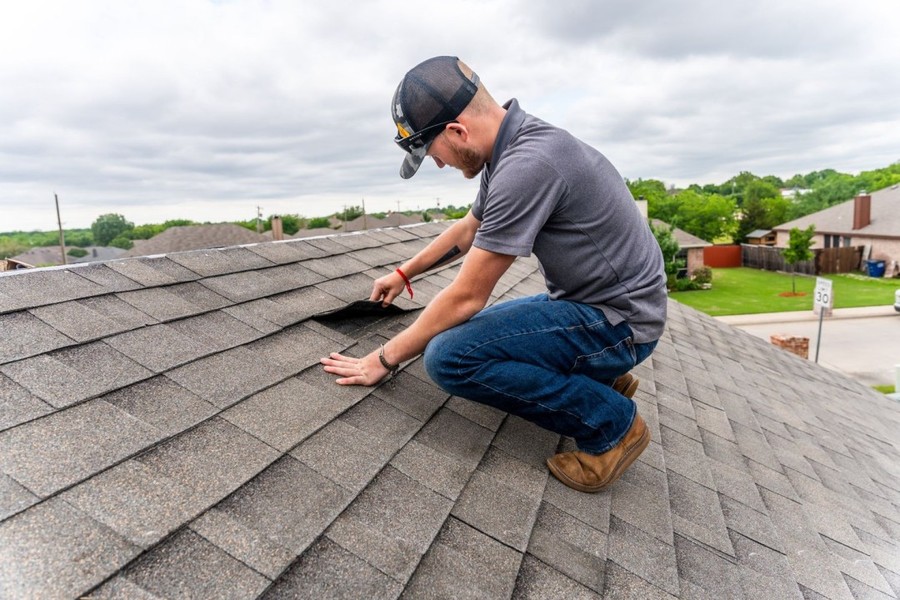 Signs It’s Time to Schedule a Professional Roof Inspection with Marshall Roofing