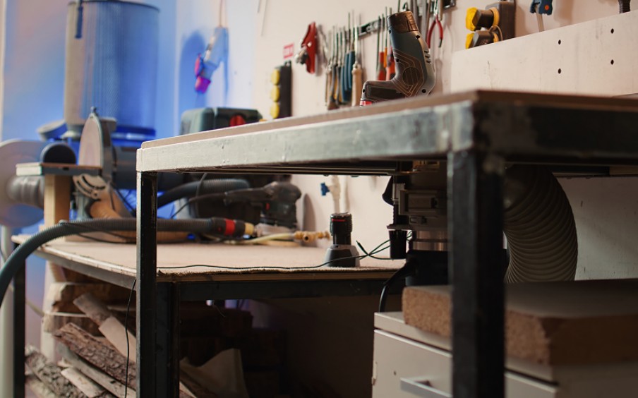 How to Evaluate Steel Frames and Leg Levelers on a New Industrial Office Desk